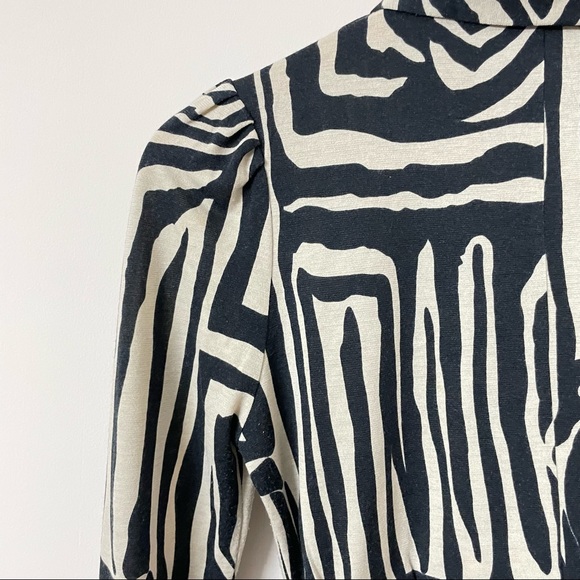 Abstract Stripes Printed Knitted Top - Picture 6 of 9